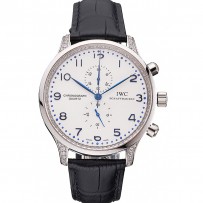 Cronografo IWC Portugieser quadrante bianco lancette blu e cassa in acciaio con numeri e cinturino in pelle nera con diamanti